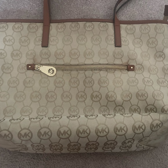 MK Signature Bundle - Picture 7 of 9